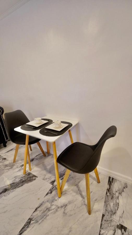 דירות מנילה Makati Isabela Luxury מראה חיצוני תמונה
